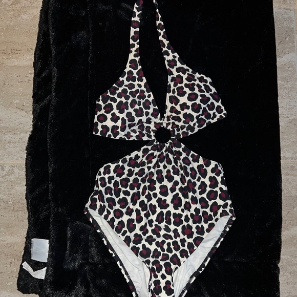 NEW- NEVER WORN MICHAEL KORS RUBY ANIMAL PRINT CUT OUT ONE PIECE SWIMSUIT. SZ 10 - Picture 6 of 8